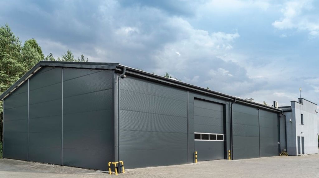 Hala, kontener czy self storage – jaki rodzaj magazynu wybrać dla firmy? - obrazek wyróżniający